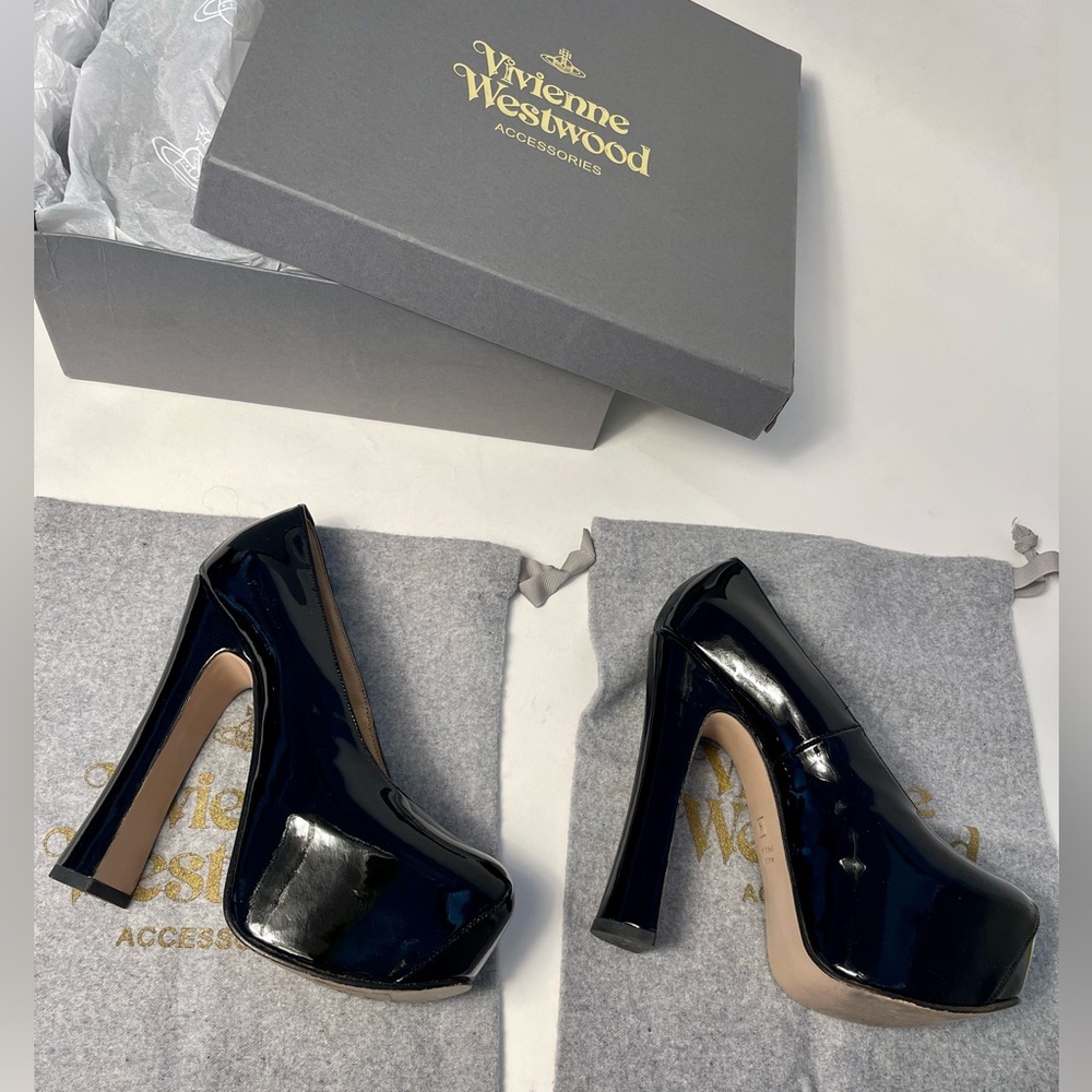 Vivienne Westwood BLACK PATENT LEATHER ELEVATED COURT SHOES IT37